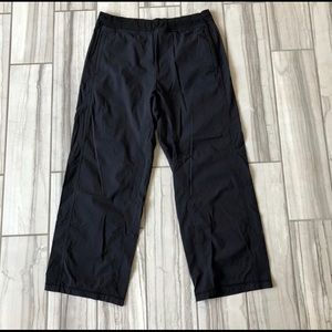 Lululemon nylon pant w/ pockets. EUC like new!
